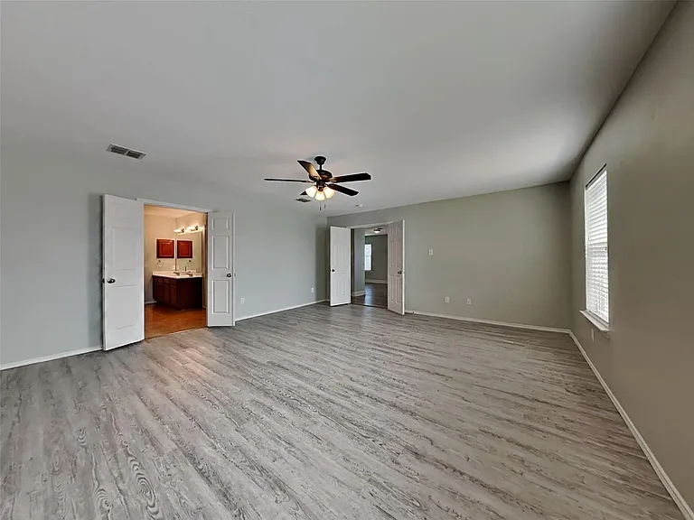 527 Laurel Ln — Photo 10