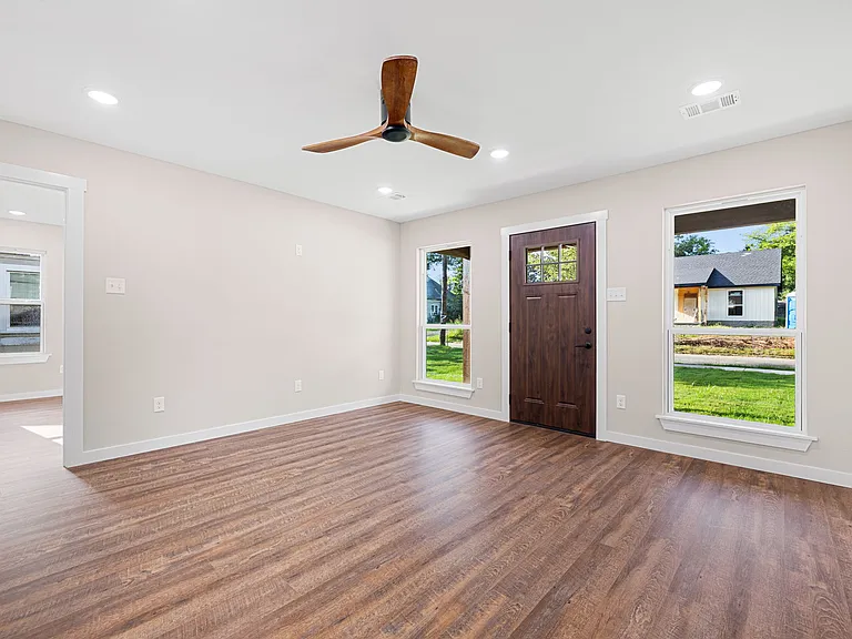 506 W Woodruff Ave — Photo 12