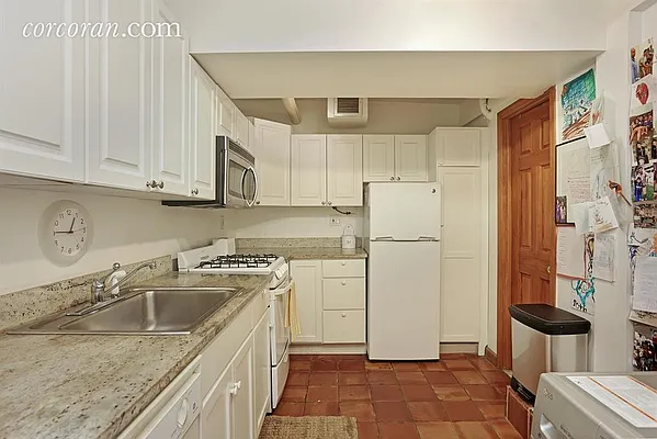 Rented by Corcoran | media 32
