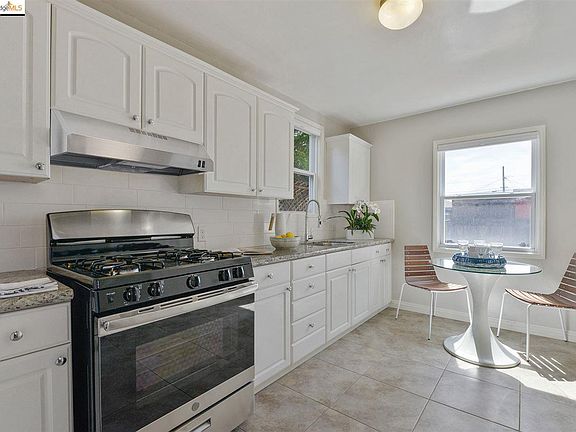 4th image of 847 32nd St