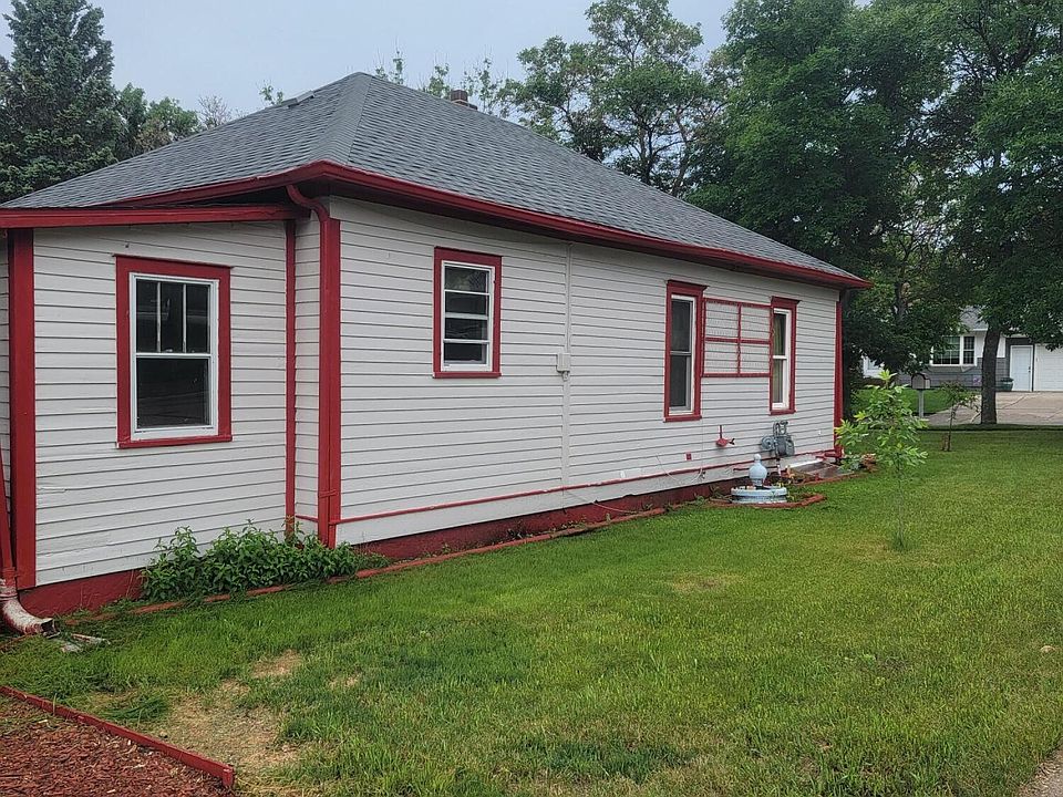 321 NE 2nd St, Linton, ND 58552 Zillow