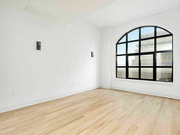 2nd image of 41-21 28th St #8EE