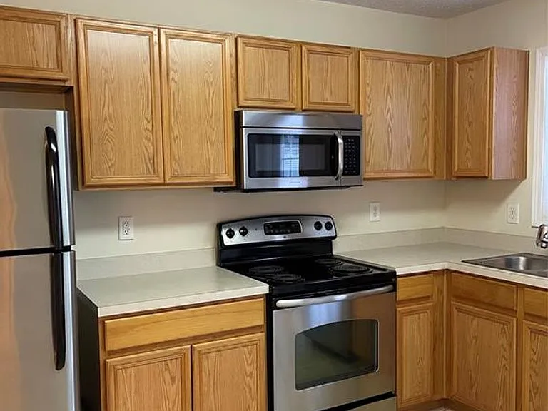 1615 Oak Leaf Dr NW — Photo 3