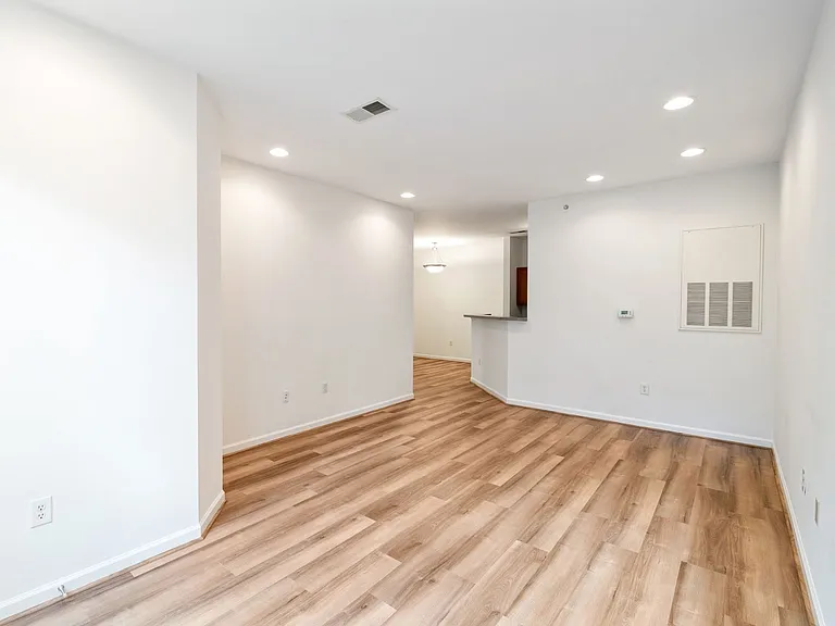 760 Walker Sq #3C — Photo 17