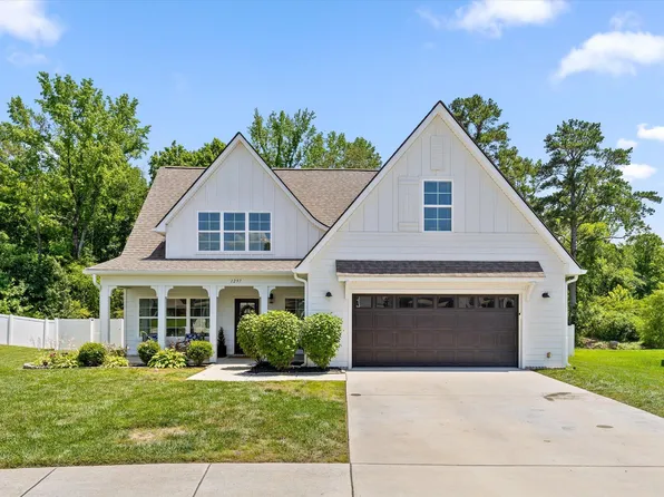 1297 Baldwin Field Cir, Hixson, TN 37343