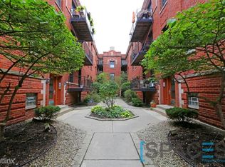 921 W 27th St, Chicago, IL 60608