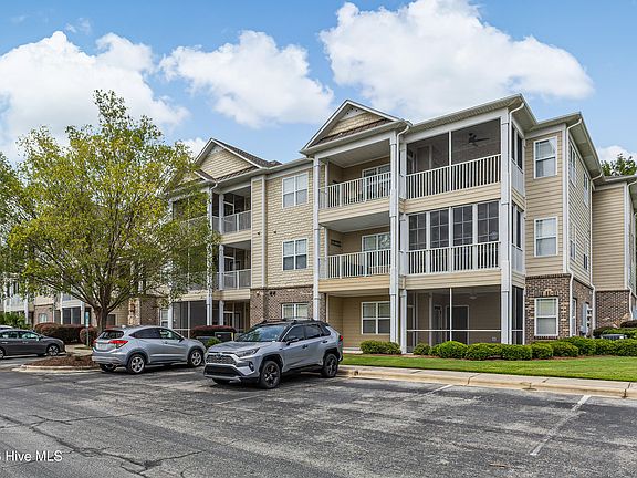 3rd image of 240 Woodlands Way Unit 4