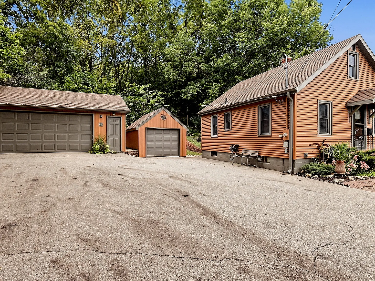 2 bed, 1.5 bath, 907 sqft, $1,300 — Photo 3