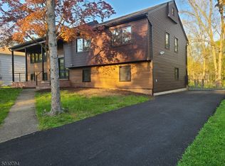 28 Rossmore Ter, Livingston, NJ 07039