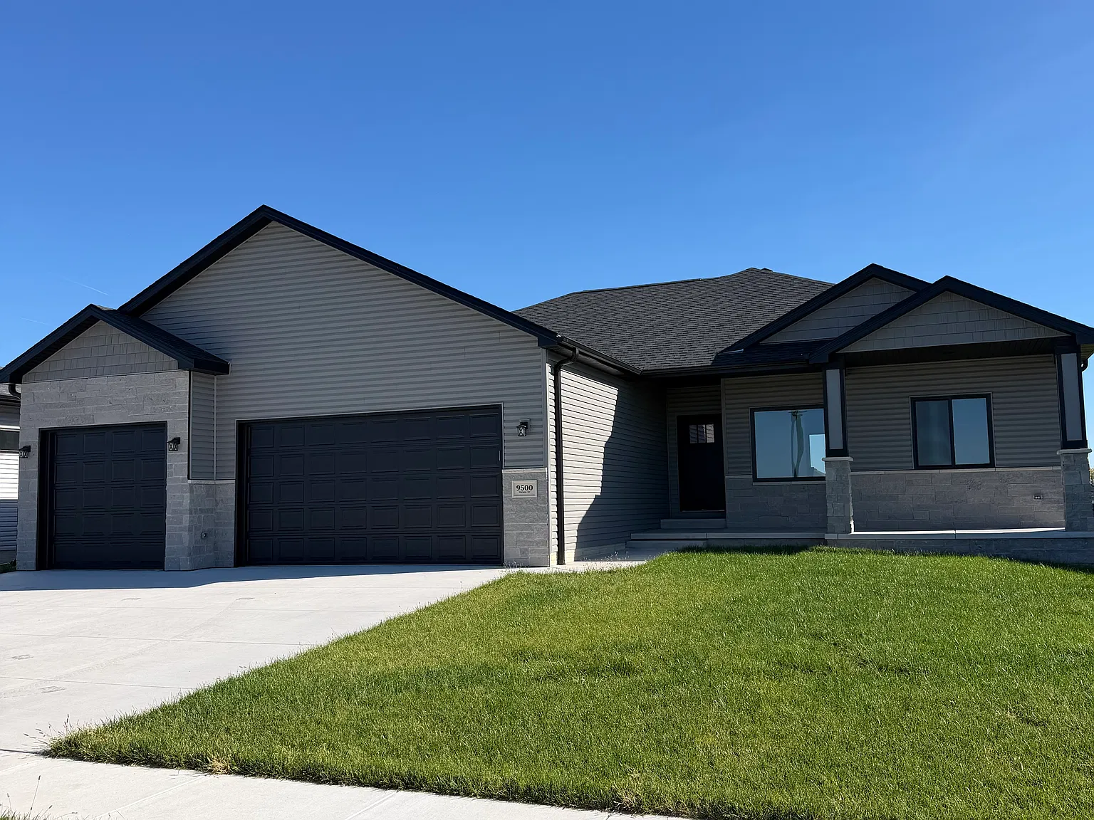 5 bed, 2836 sqft, $3,295 — Photo 1