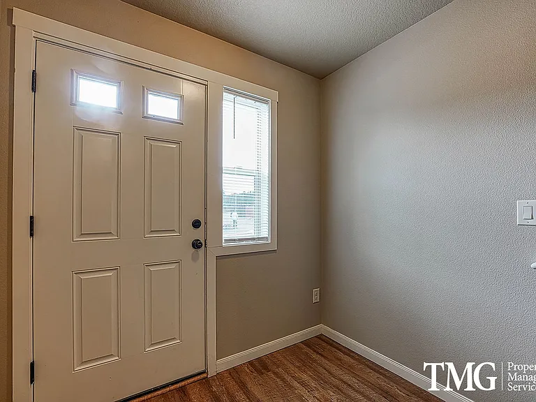 9807 NE 76th Way — Photo 5