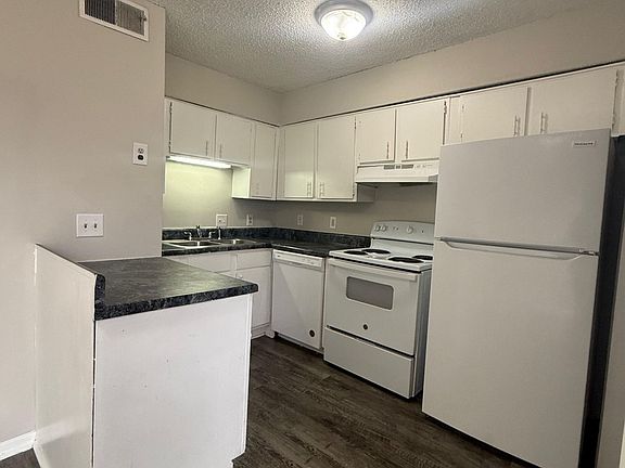 3rd image of 1073 Harold Dr #1