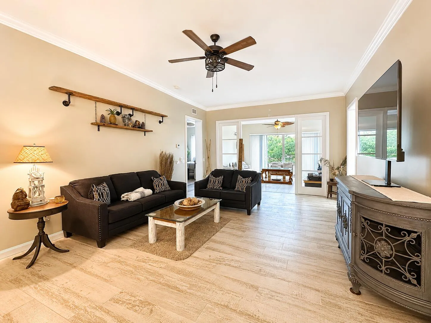 2 bed, 2.0 bath, 1989 sqft, $3,800 — Photo 3