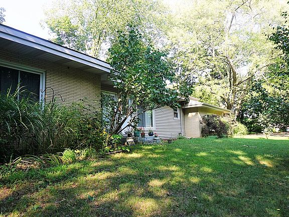 3rd image of 127 Sydelle Ave