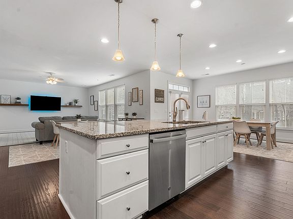 4th image of 105 Woodland Chase Ct