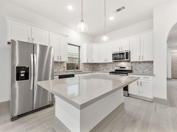 3rd image of 7023 Winterberry Glen Ln