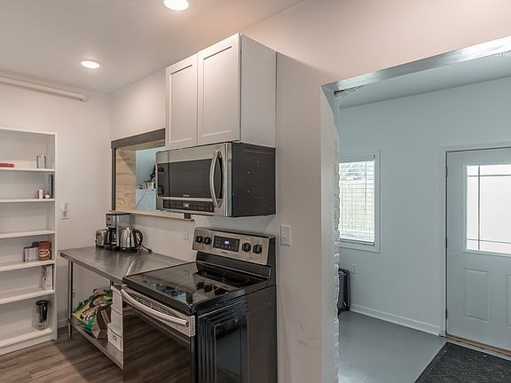 3rd image of 611 N 2nd St #1