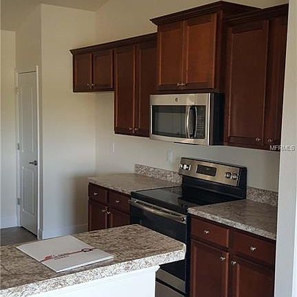 3rd image of 811 Chestnut Dr