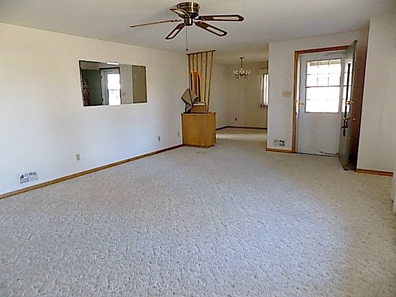 3rd image of 1517 Manhattan Dr