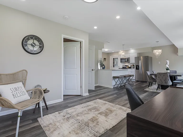 10308 W Lyndale Ave — Photo 14