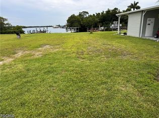 324 Shoreland Dr, Fort Myers, FL 33905