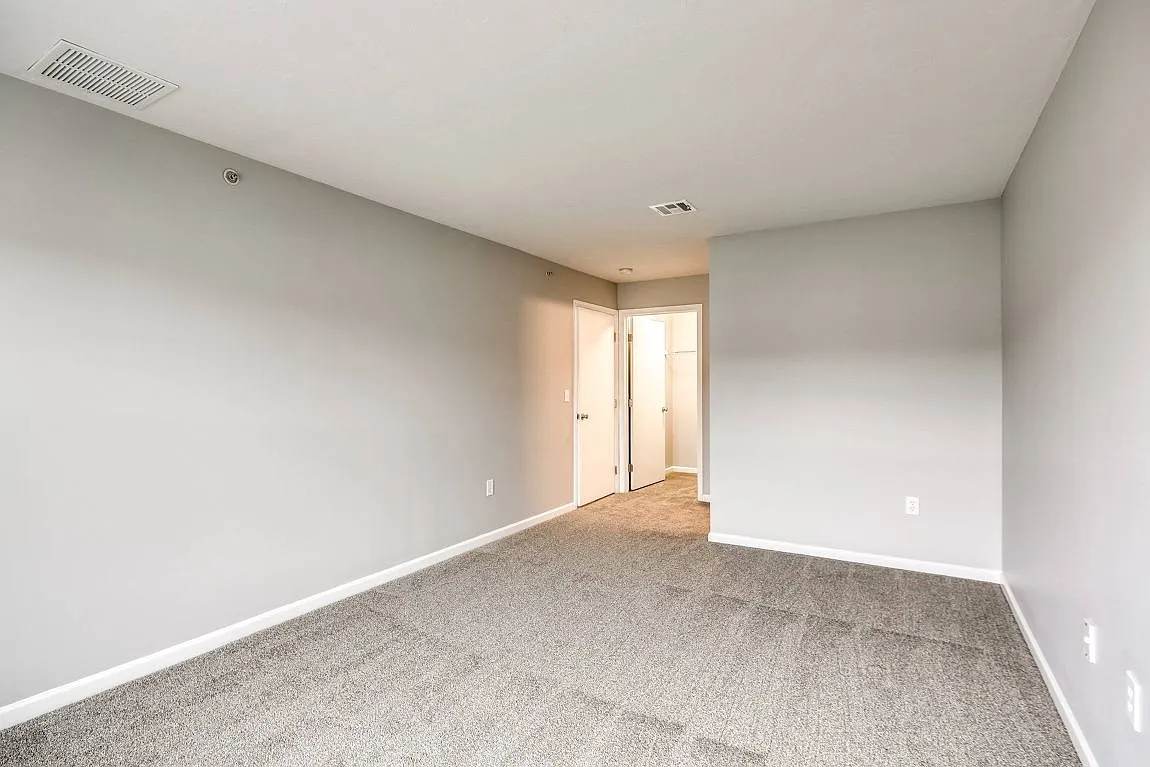 The Villas of Castleton Apartments — Photo 2