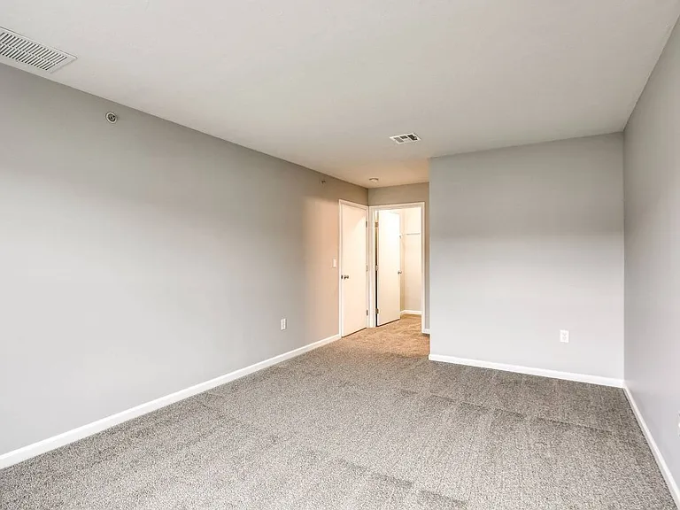 The Villas of Castleton Apartments — Photo 13