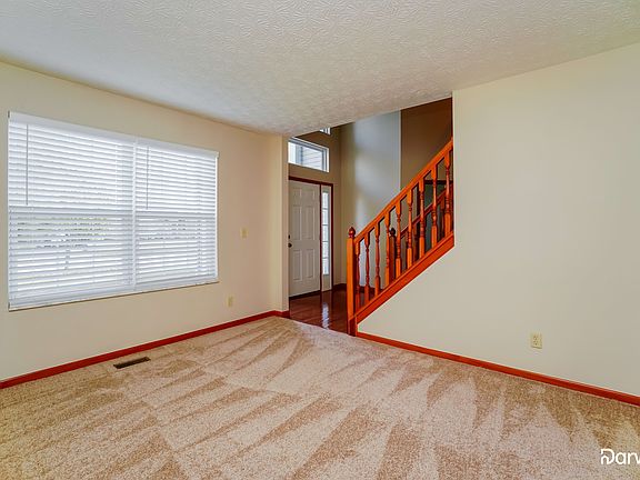 5th image of 685 Manchester Cir N
