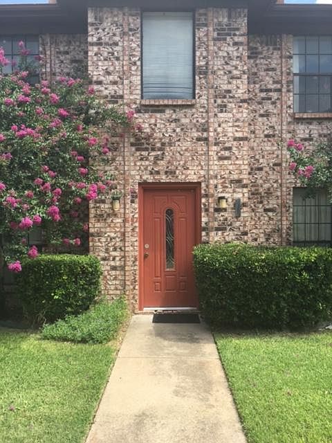 1st image of 141 Vista Way #141