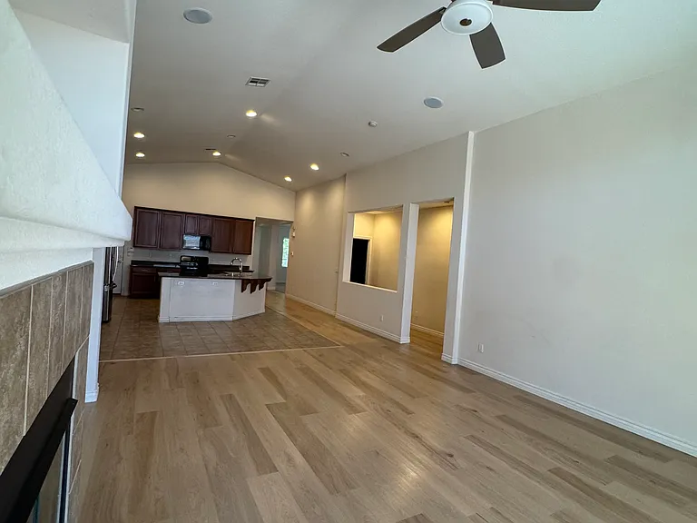 2516 Alma Lidia Ave — Photo 13