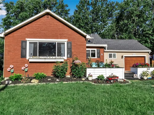 5864 Rosewood Ter, Lake View, NY 14085