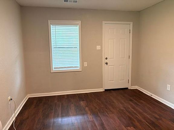2nd image of 934 Alaska St