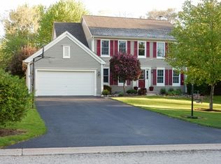 506 Tulip Cir, Island Lake, IL 60042