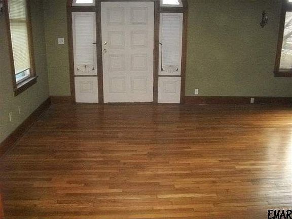 2nd image of 901 Cedar St