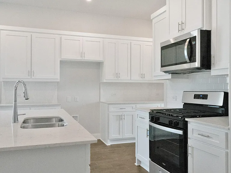 603 Parrino Pkwy — Photo 32