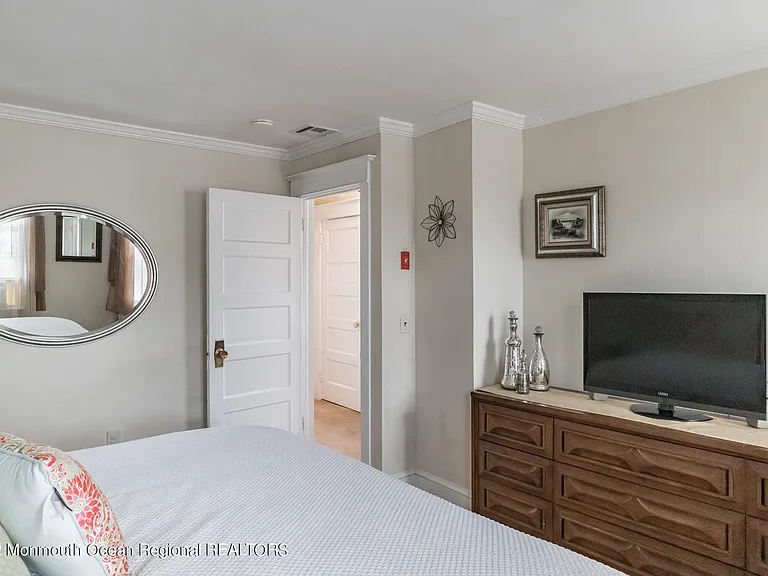51 Seadrift Ave — Photo 17