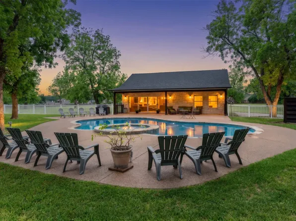 10008 Flight Plan Dr, Granbury, TX 76049