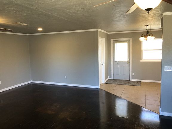 4th image of 1110 N Aspen St