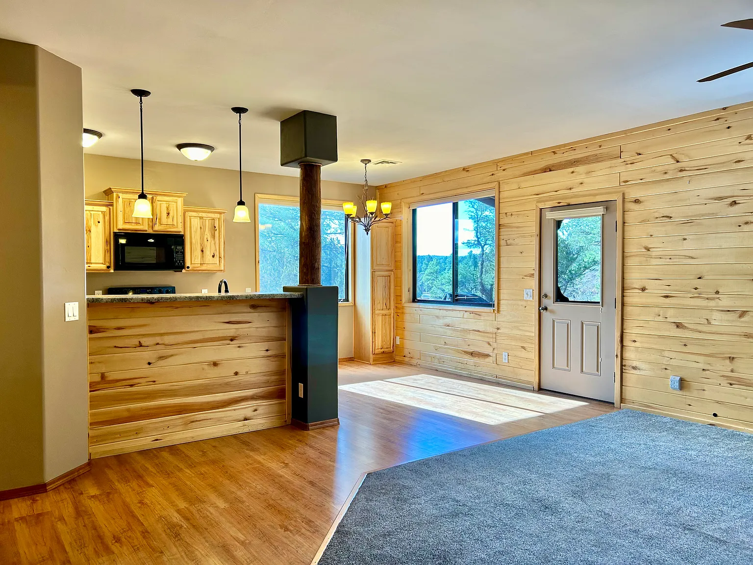 2 bed, 977 sqft, $1,850 — Photo 2