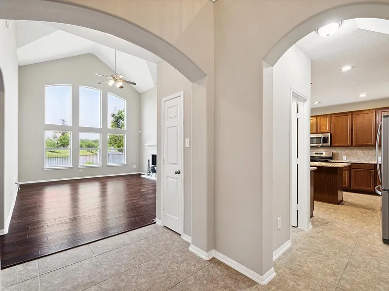 30507 Russell Point Dr — Photo 8