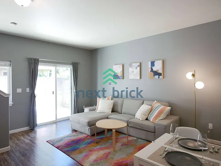 335 N 105th St #A — Photo 2