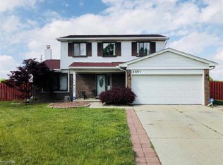 42971 Driftwood Dr, Sterling Heights, MI