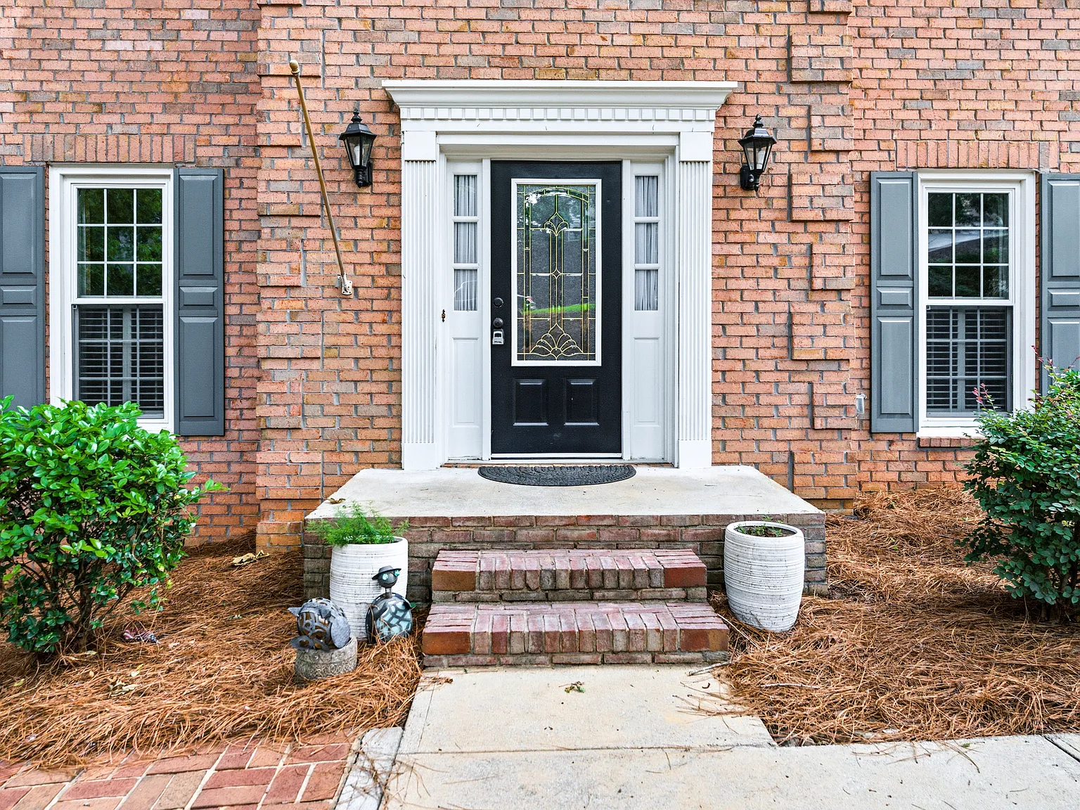 4 bed, 3.5 bath, 4522 sqft, $3,800 — Photo 2
