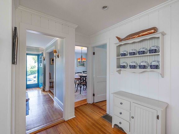 4th image of 30 Pleasant St