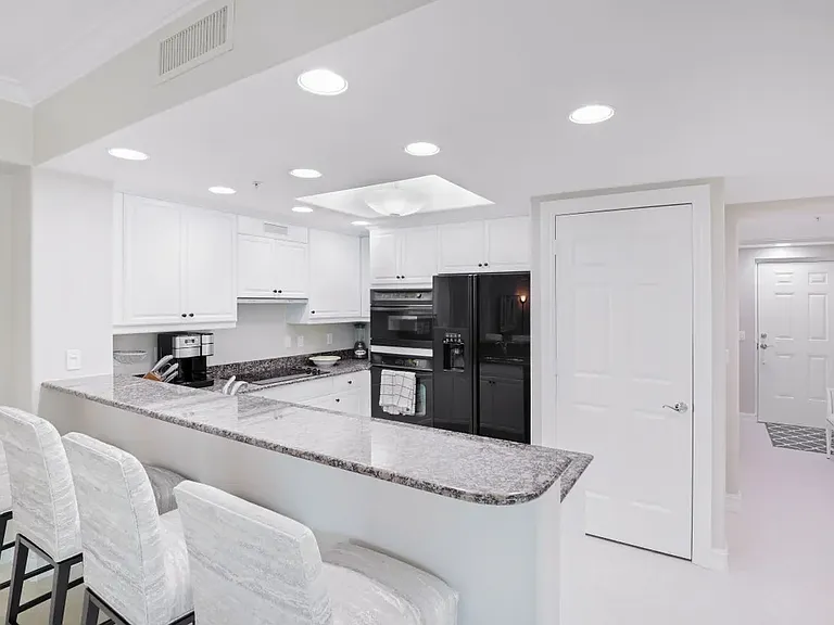 2738 Tiburon Blvd E #301 — Photo 12