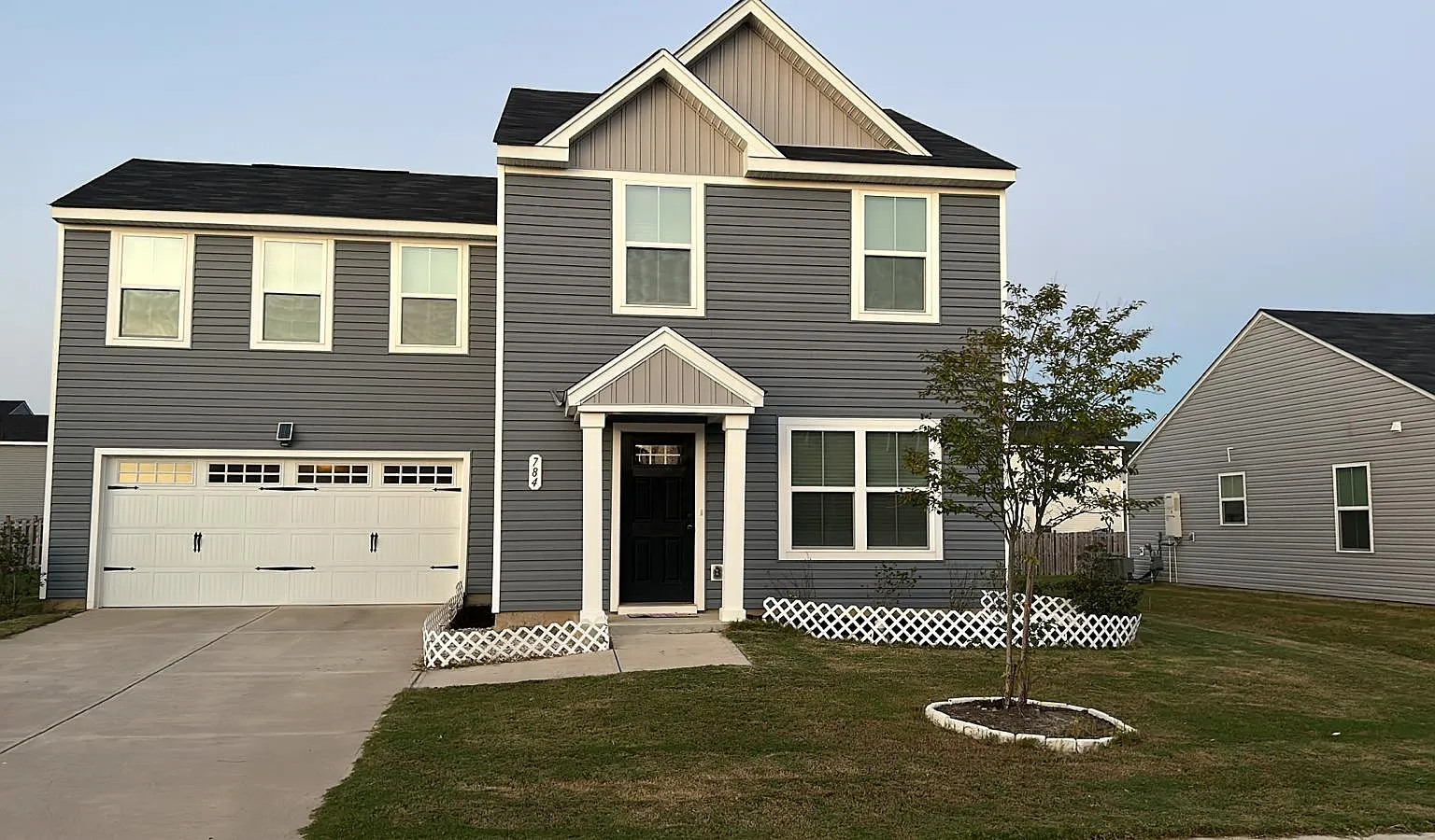 784 Phipps Ln — Photo 2