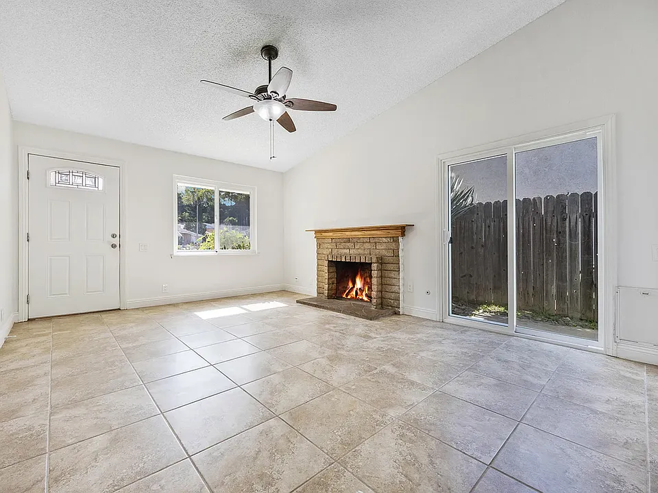 23061 Via San Gabriel