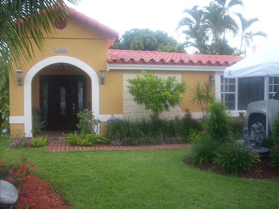 Great Curb Appeal!