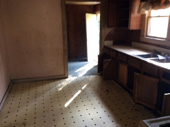 4th image of 322 Brouillette Ave