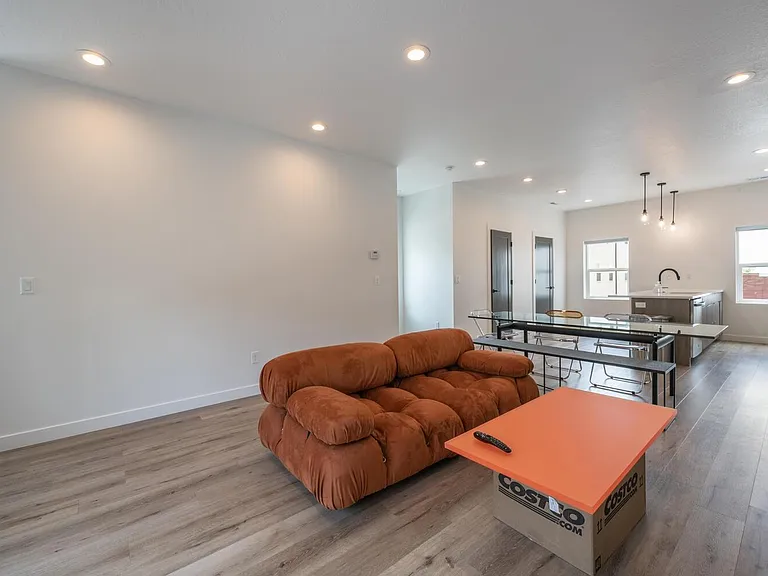 620 N Orchard Dr #9 — Photo 3